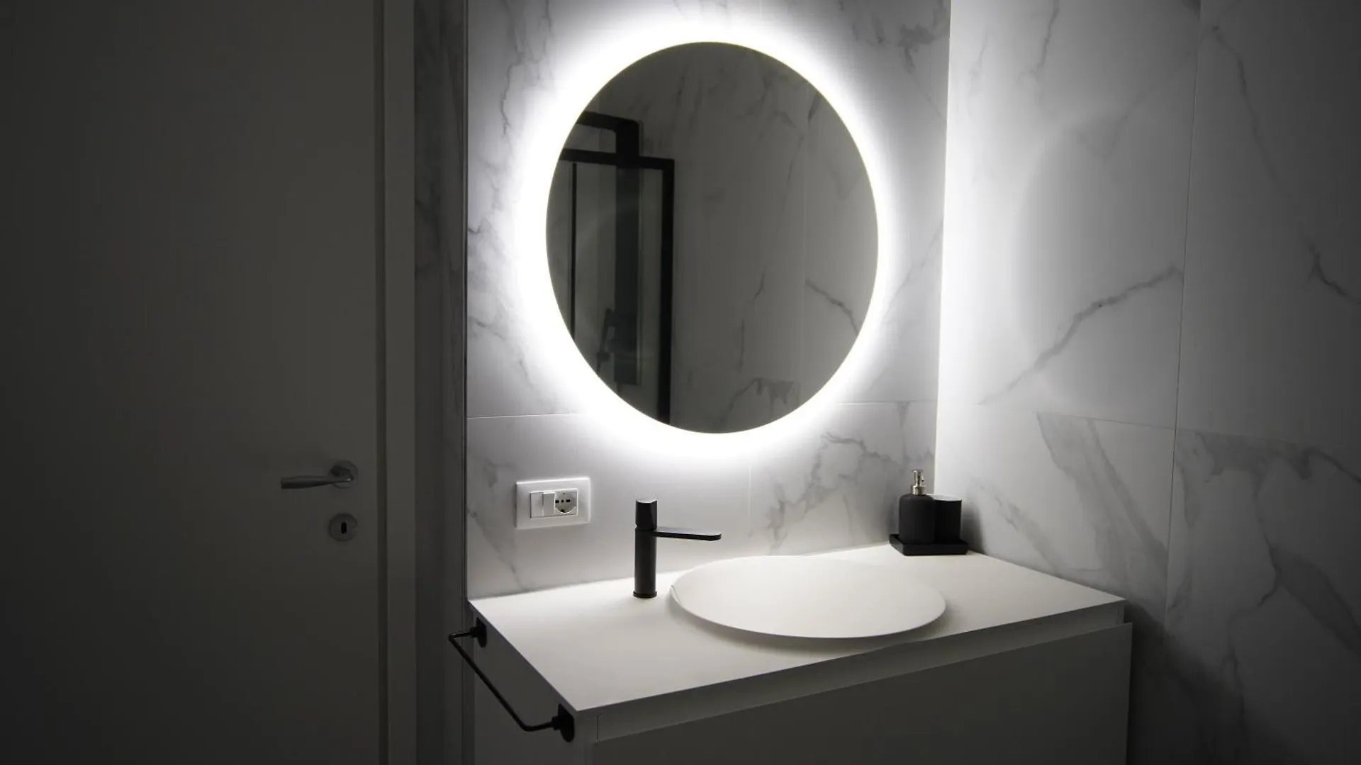 Sky Suite Downtown Smn ,Train Station,2 Letti,Balcone Floransa 0*,  İtalya